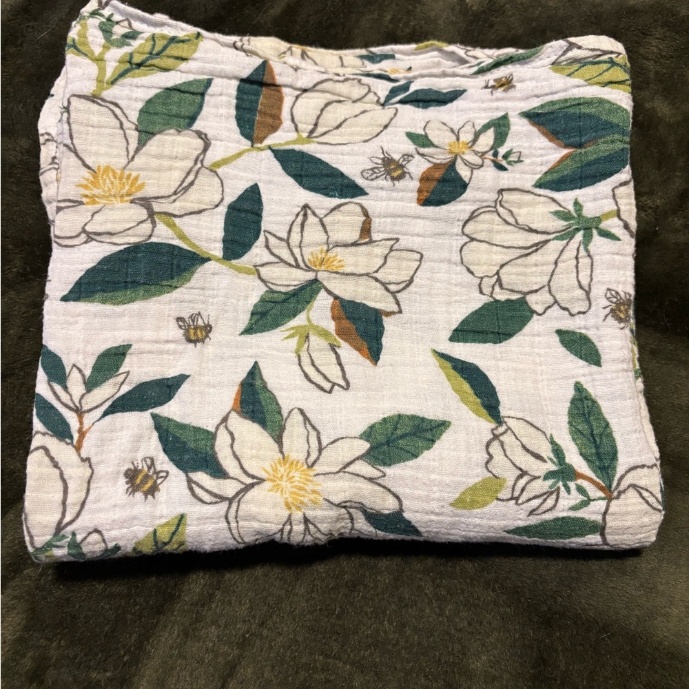 Clementine Kids Baby Swaddling Blanket White with Green Magnolia Print - Picture 2 of 4